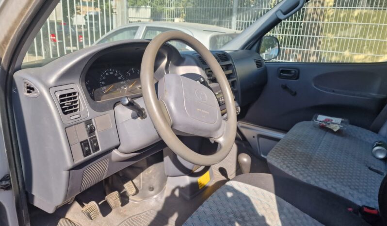
								2007 Toyota Hiace D4D full									