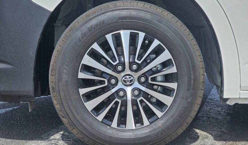
								2025 Toyota Hiace Diesel engine full									