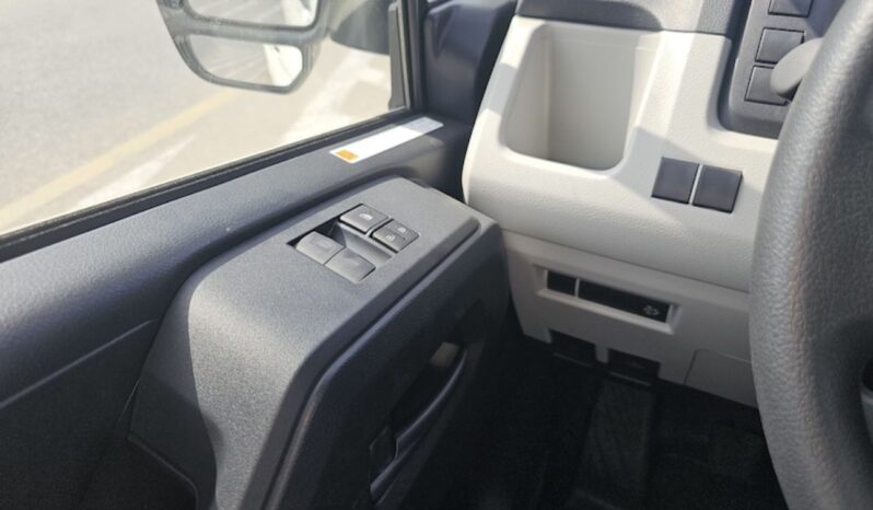 
								2025 Toyota Hiace Diesel engine full									