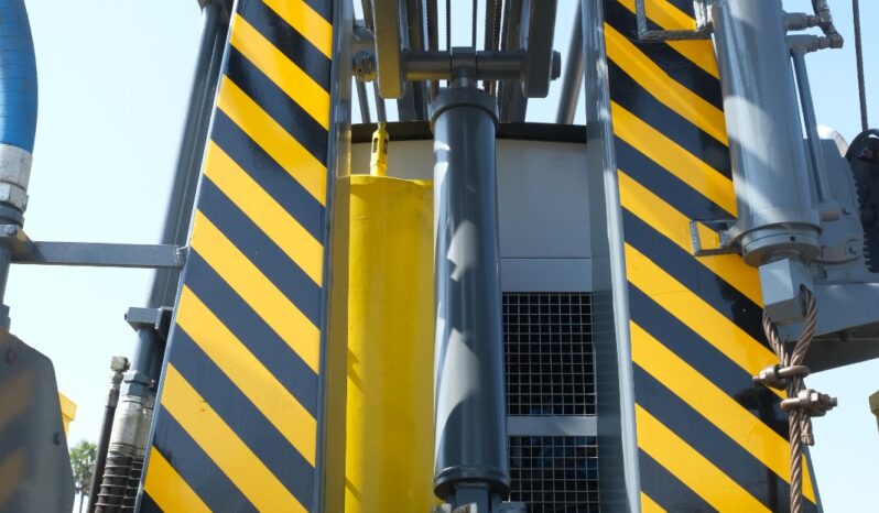 
								MAN Drilling Rig Water truck full									
