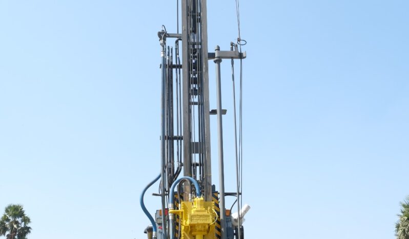 
								MAN Drilling Rig Water truck full									