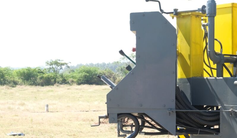 
								MAN Drilling Rig Water truck full									